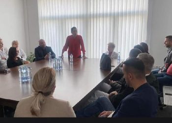 Nexhmije Gori takohet me infermierë: Nuk do të premtoj, por do të bëj për ju!