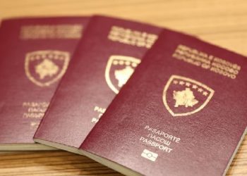 Pritje të gjata të qytetarëve për pasaporta 