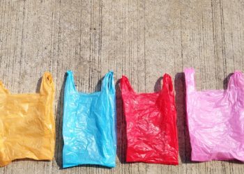 A do të fillojë zbatimi i ligjit për blerjen e qeseve të plasikës në markete?!