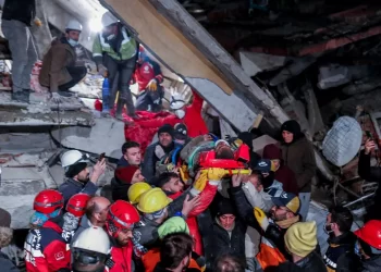 Kur zoti të jep jetë, nxirren pas 120 orësh nën rrënoja gruaja dhe burri në Turqi