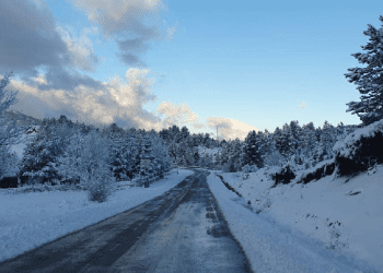 Borë, shi edhe prapë rrugët në Kosovë të kalueshme