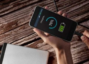 Disa gabime që i bëni gjatë karikimit të telefonit