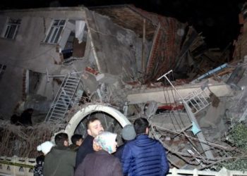 Turqi, evakuohen spitalet, pacientët nxirren në oborr pas tërmeteve të fundit