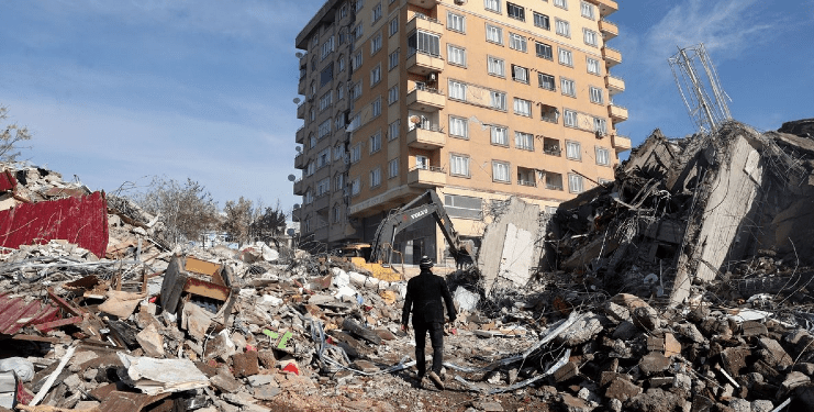 Pas tërmetit, OBSH paralajmëron: Të mbijetuarit mund të përballen me fatkeqësi të re