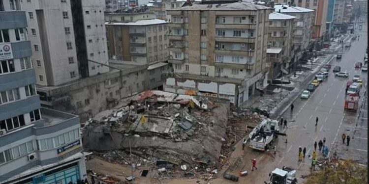 Pikëlluese: Shkon në 20 mijë numri i viktimave nga tërmeti në Turqi e Siri