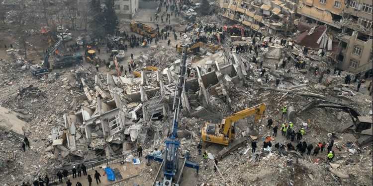 E dhimbshme: Shkon në 40 mijë numri i të vdekurve nga tërmeti në Turqi