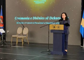 Presidentja Osmani nderon personat që kontribuan në lirinë e Kosovës
