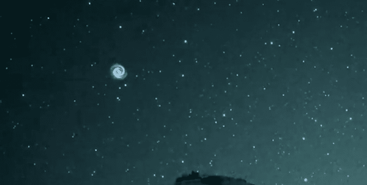 Hawaii, teleskopi kap vorbullën fluturuese misterioze në qiell