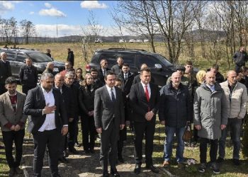 Kurti: Masakra ndaj familjes Bogujevci e Duriqi është dëshmi e gjenocidit të Serbisë në Kosovë