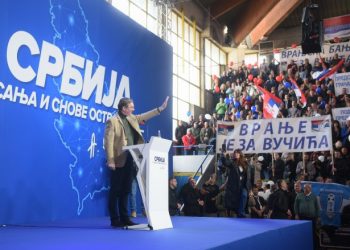 Vuçiq nuk i ndal provokimet, mbanë fjalim para hartës me Kosovën brenda Serbisë