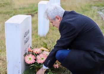 Ahmeti në Drenas: Lavdi e përjetshme Fehmi dhe Xhevë Lladrovcit! 