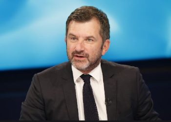 Analisti Bushati: Është hera e parë që një qeveri e Kosovës merr thika pas shpinës nga Tirana