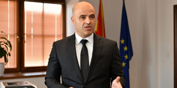 Kryeministri i Maqedonisë së Veriut përgëzon Kurtin dhe Vuçiqin për guximin dhe vizionin e tyre