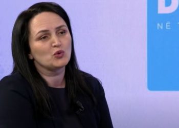 Gazetarja e luftës: Kur kalonim në Kullën e Jasharajve pamë kukullën, fletoren dhe fanellën e përgjakur