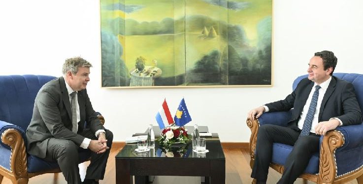 Kurti e njofton shefin e misionit të Luksemburgut në Kosovë për procesion e dialogut