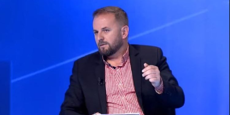 Raci: Serbia për herë të parë detyrohet të na i pranojë pasaportat