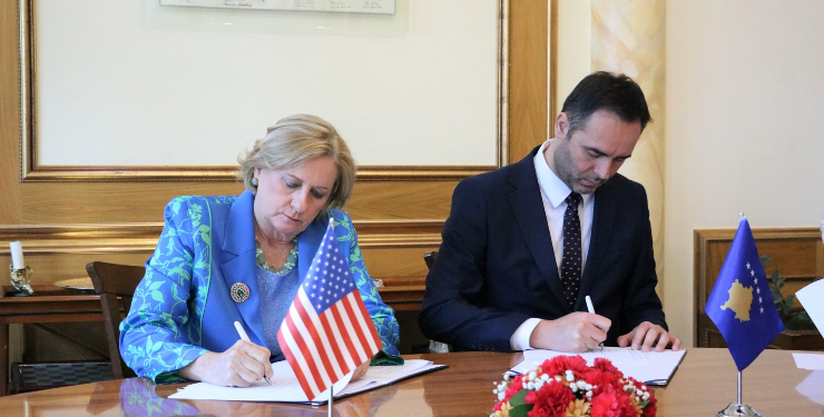 Konjufca dhe Instituti Kombëtar Demokratik nënshkruajnë memorandum mirëkuptimi