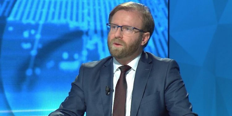 Abazi: Thaçi thikat mbi harta, Kurti thikat mbas shpine bashkëpunëtorëve