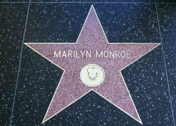 Sa kushton të kesh një yll në Hollywood Walk of Fame?!