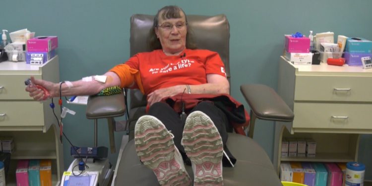 Hyn në librin e Guiness pasi dhuroi 100 litra gjak për 60 vite