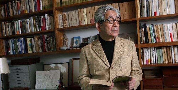 Vdes fituesi i çmimit Nobel, shkrimtari japonez Kenzaburo Oe