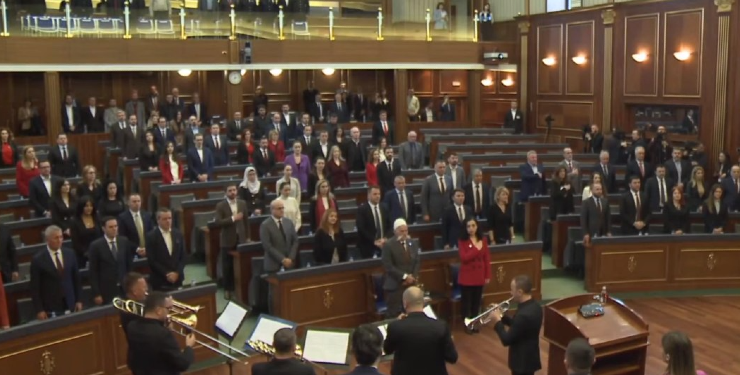 Kuvendi i Kosovës me një minutë heshtje nderon të gjithë të rënët për liri dhe pavarësi