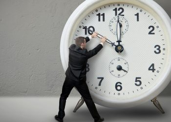 Në këtë ditë ndërrohet ora, akrepat shkojnë 60 minuta para