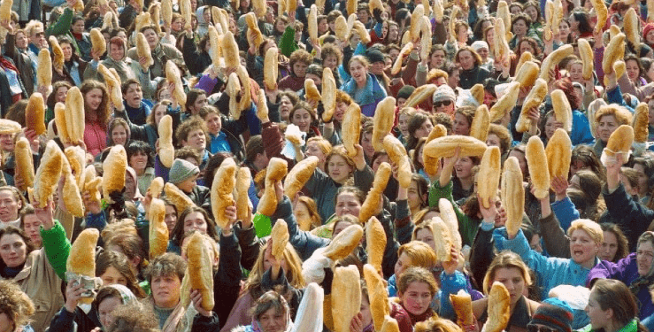 Musliu kujton protestën “Bukë për gratë dhe familjet në Drenicë”