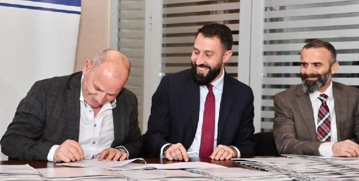 Kryetari i Drenasit ia dedikon Thaçit çmimin e komunës më efikase