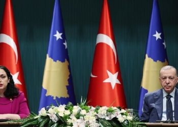 Erdogan e falënderon Osmanin për ndihmën dhe mbështetjen e dhënë për tërmetet në Turqi