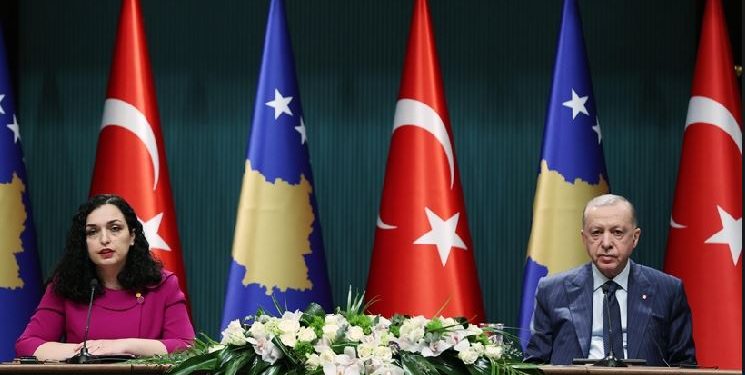 Erdogan e falënderon Osmanin për ndihmën dhe mbështetjen e dhënë për tërmetet në Turqi
