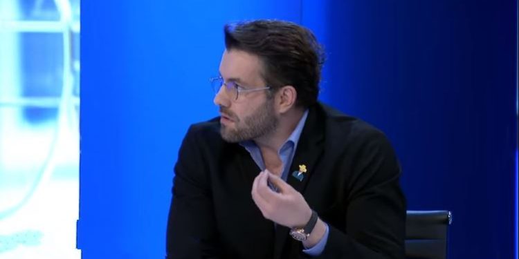 Gjinovci: Kolegjet private e kanë shkatërruar cilësinë e arsimit, japin diploma pa cilësi!