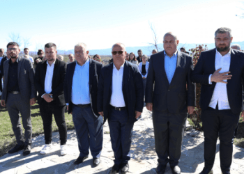 Kryetari i Rahovecit bën homazhe te varrezat në Krushë të Madhe