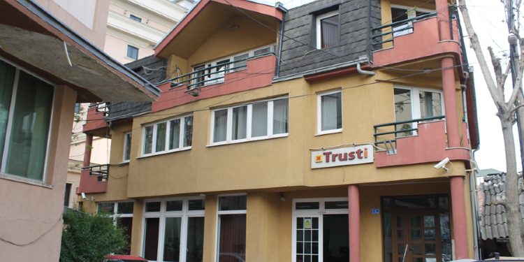 Luhatja e tregjeve globale i kushton shumë Trustit, kaq miliona euro ka humbur