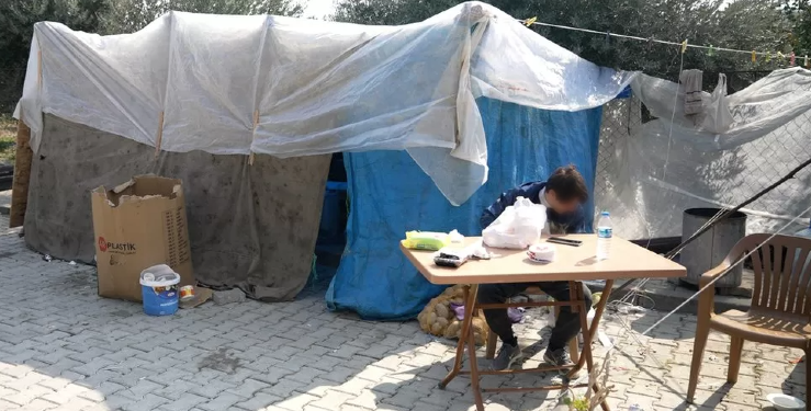 Tërmeti në Turqi, të mbijetuarit jetojnë me frikë në rrugë