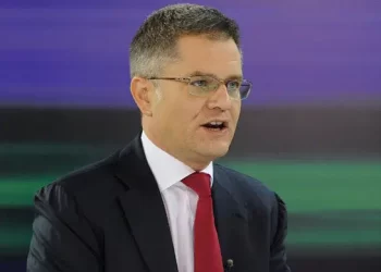 Ish-kryediplomati serb: Tradhëtia e Vuçiqit mund të parandalohet vetëm me referendum