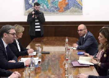 Vuçiq takohet me shefen e UNMIK-ut, çfarë diskutuan për Kosovën?