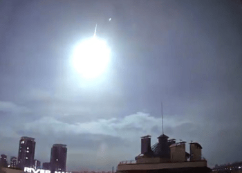 Drita misterioze në Kiev, NASA thotë se nuk ishte sateliti i saj