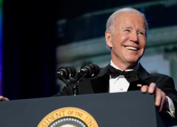 Biden bën shaka për moshën e tij në darkën e korrespondentëve të Shtëpisë së Bardhë