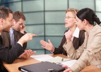 Keni kolegë të pasjellshëm në punë, ja si ta menaxhoni raportin me ta