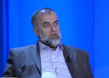 Hoxhë Mazllam Mazllami: Miqtë më dhuruan një makinë modeste të vjetër