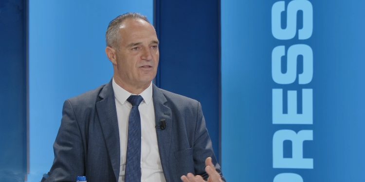 Hasani: Mënyra se si më shkarkuan nga pozita e ambasadorit ishte e padrejtë