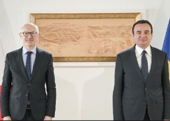 Raportet në mes Kosovës dhe Serbisë temë diskutimi në mes Kurtit dhe ambasadorit francez