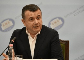 Balla kërkon që Tik Tok-u të ndalohet në institucionet publike