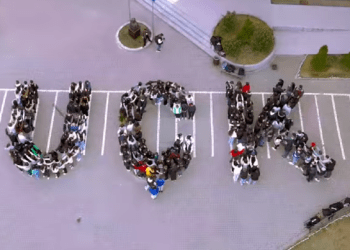 “3 shkronjat e arta”, nxënësit në Skenderaj me koreografi të veçantë për UÇK-në