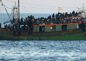 20 të zhdukur pas përmbytjes së varkës në Tunizi