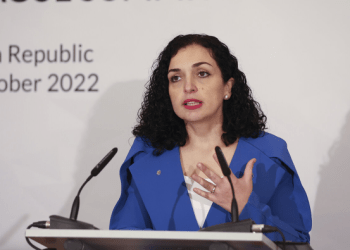 Presidentja: Të vrarët e Mejës janë viktima të gjenocidit serb të kryer në Kosovë