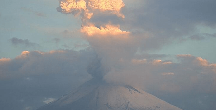 12 shpërthime të vullkanit brenda 24 orëve në Meksikë