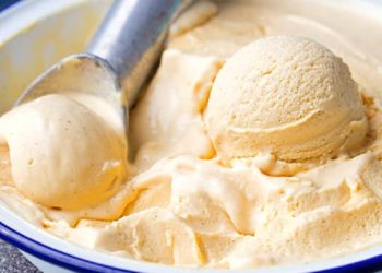 Si të përgatisni akullore me qumësht në kushte shtëpie?