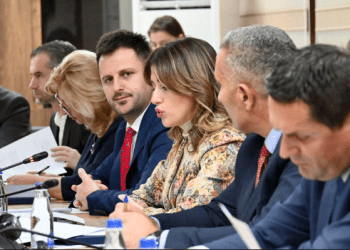 Mblidhen grupet punuese, Haxhiu flet për rëndësinë e reformës në drejtësi